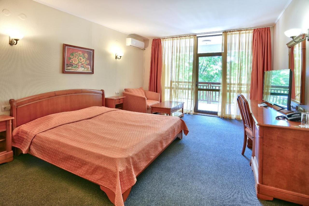 Estreya Residence Hotel And Spa 圣君士坦丁和海伦那 外观 照片
