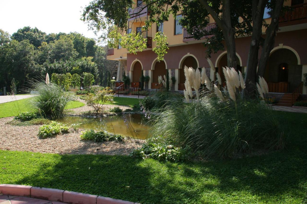 Estreya Residence Hotel And Spa 圣君士坦丁和海伦那 外观 照片